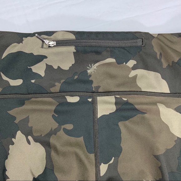 Athleta Ultimate Stash Pocket Camo 7/8 Tight SP Small Petite - Picture 10 of 12